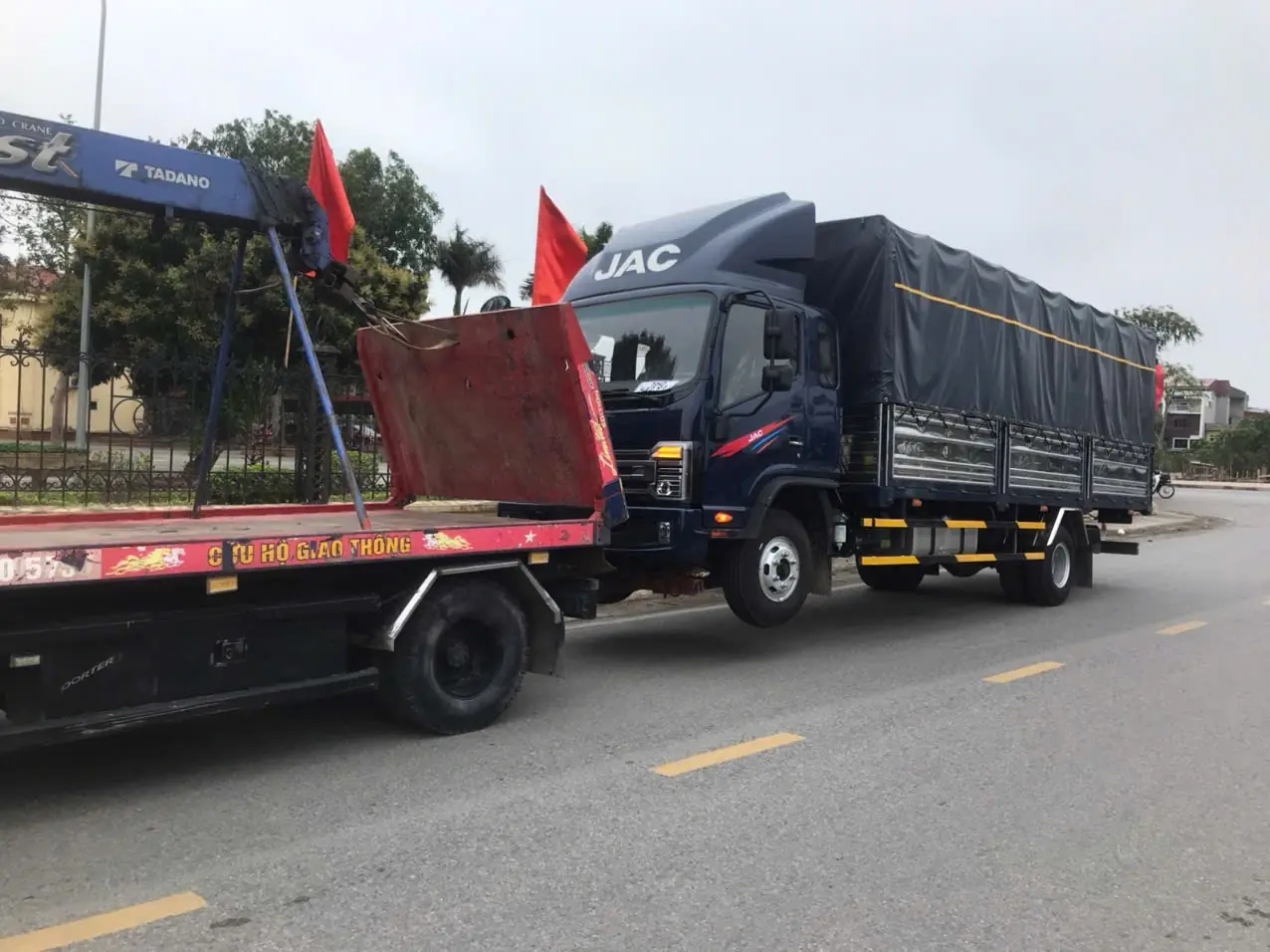 Cứu hộ xe tải, xe con