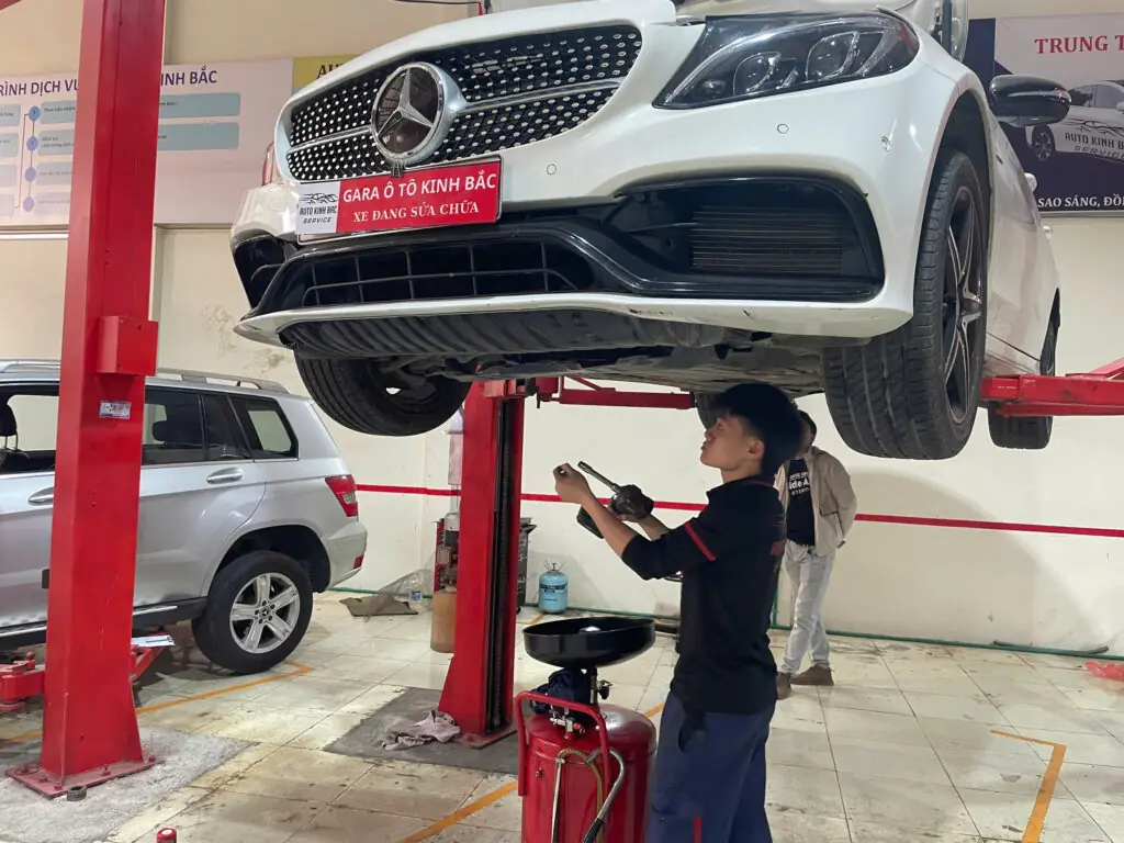 Thay dầu xe Mercedes