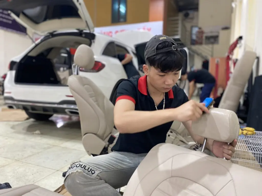 Vệ sinh nội thất chuyên nghiệp