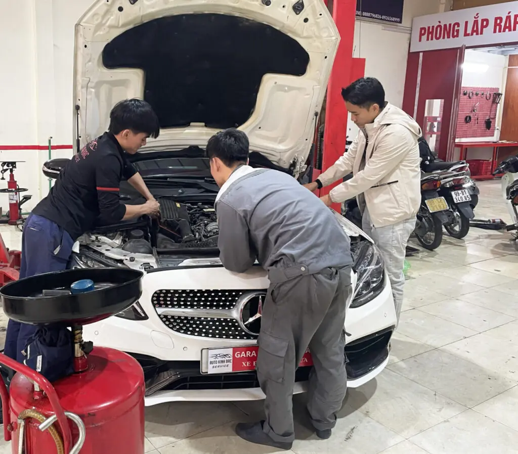 Kiểm tra động cơ Xe Mercedes C200