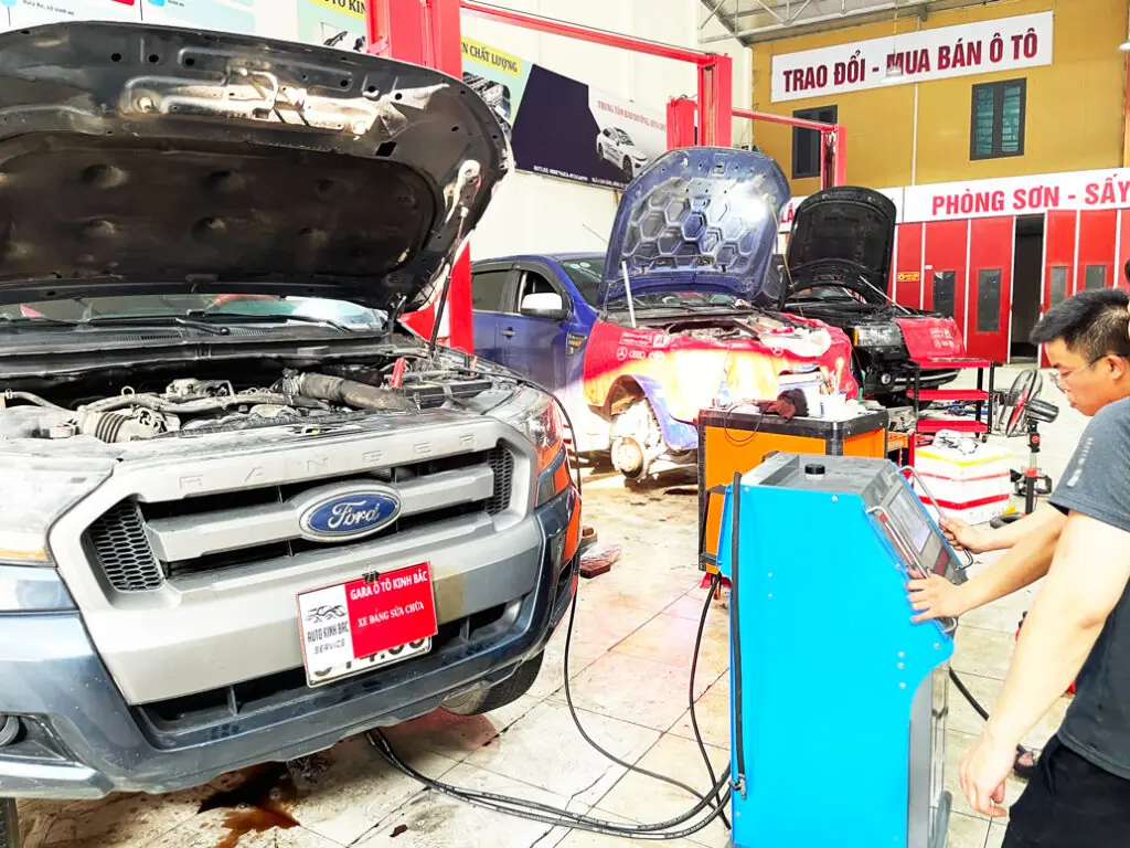 Thay dầu hộp số xe Ford