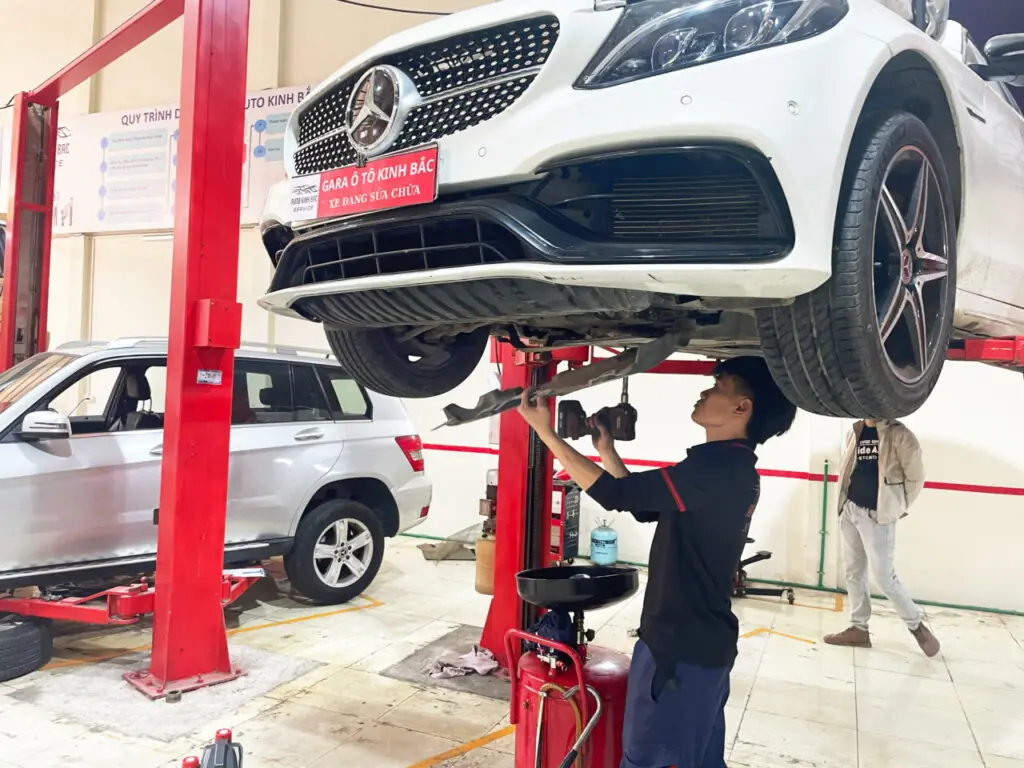 Thay dầu hộ số xe Mercedes